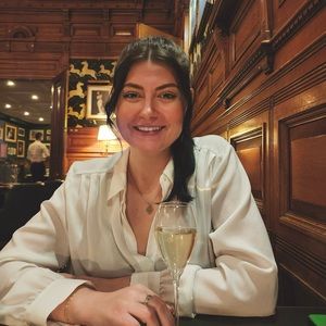 Meet your Posher, Chloe